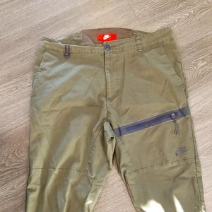 Men's Nike Jogger Pants - Olive